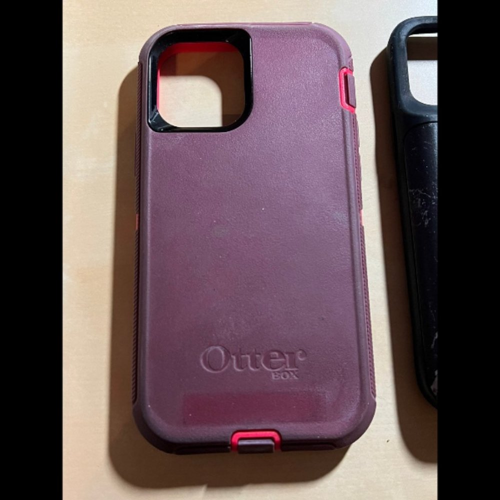 Bundle of iPhone 12 Pro Cases - Picture 4 of 10